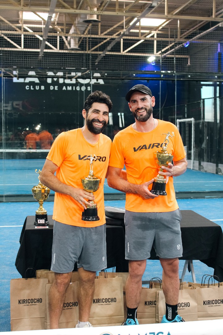 Franco Cángele jugó en dupla con el exfutbolista Luciano Olguín. El torneo se disputó en La Meca, en el Parque Avellaneda Shopping.