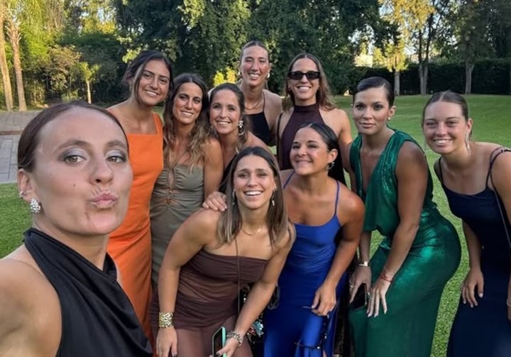 Varias integrantes de Las Leonas en la boda de su compañera Pilar Campoy con Pablo Simonet.