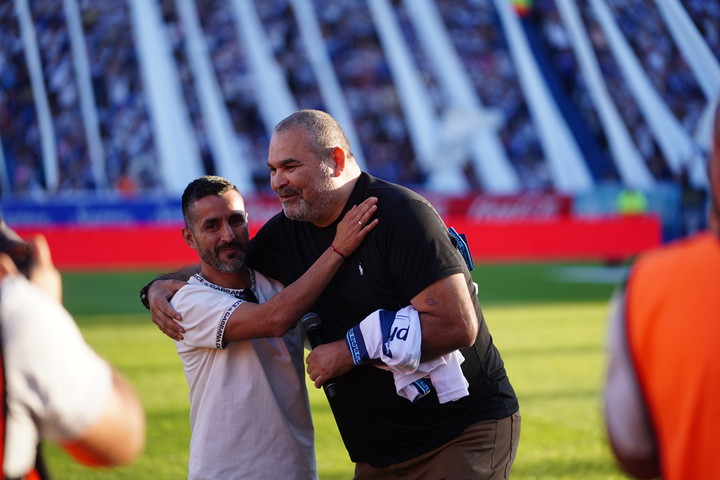 Chilavert y Maxi Moralez se sumaron a apoyar al equipo.
Foto: Marcelo Carroll