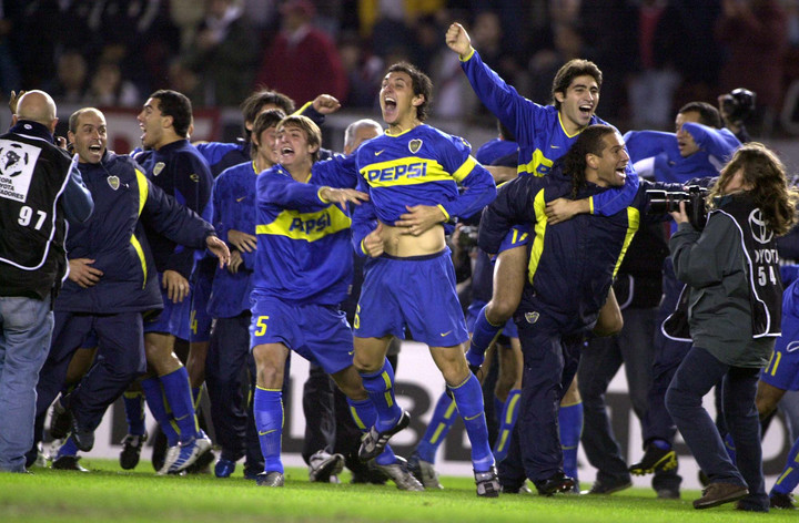 Franco Cángele tras la victoria por penales de Boca sobre River por las semifinales de la Copa Libertadores 2004, en el Monumental.