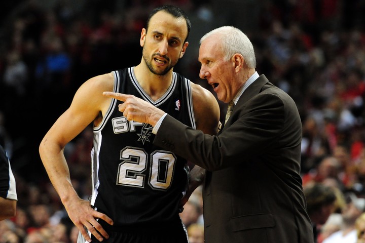 Popovich ganó cinco anillos de la NBA como coach de los Spurs, cuatro de ellos junto a Ginóbili. Foto Steve Dykes/Getty Images/AFP