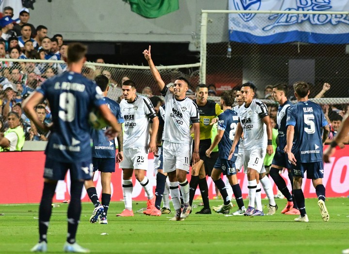 Vélez deberá superar el golpe de la derrota contra Central Córdoba. Foto: Sebastián Granata.