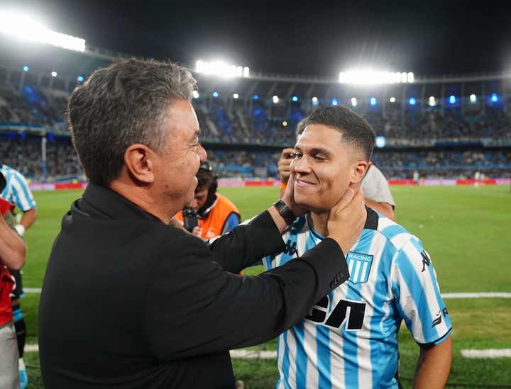 Juanfer Quintero y Marcelo Gallardo en el último Racing vs River. (Marcelo Carroll)