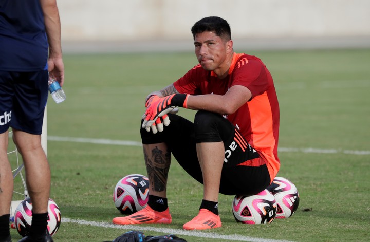 Brayan Cortés (29). El chileno es el arquero titular de la selección de su país y de Colo Colo. 
Foto: EFE/ Carlos Ortega