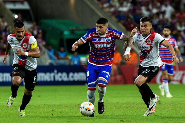 Después de un año y medio en Fortaleza, Imanol Machuca vestirá la camiseta de Vélez. Foto: Thiago Gadelha / AFP.