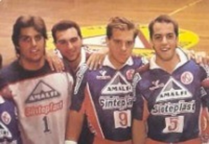 Pucho Jung sobresalió en el equipo que marcó un antes y un después en el handball argentino, con casi una década de hegemonía. 