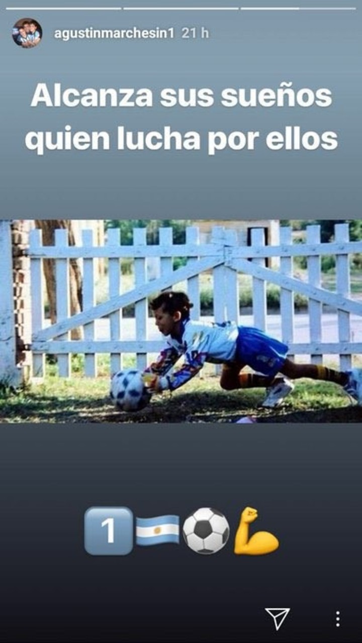 Un posteo de Agustín Marchesín de chiquito, con el buzo de arquero de Boca.