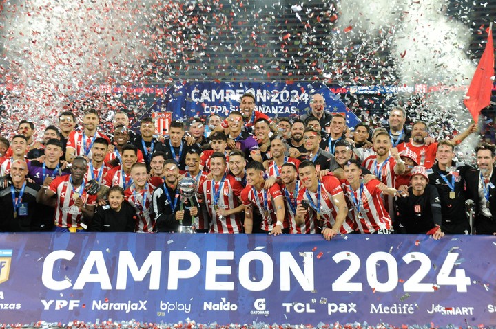 Estudiantes de La Plata, campeón ante Vélez por penales en 2024. Foto: Eduardo RAPETTI / AFP.