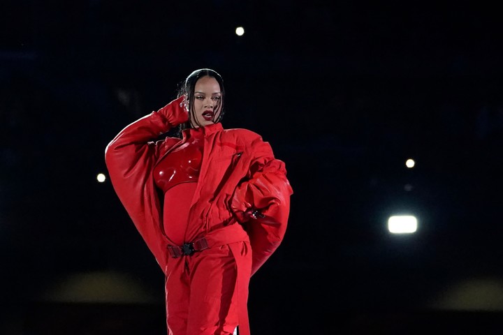 Rihanna en el Super Bowl 2023. Foto: AFP.