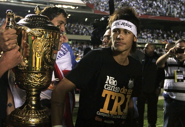 Neymar se reencontrará con su pueblo brasileño y el club que lo acogió en sus inicios. (REUTERS/Nacho Doce)