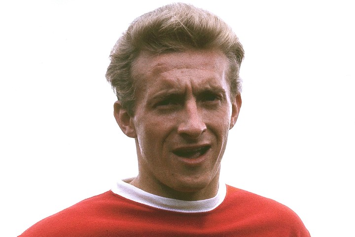 Denis Law, fue apodado por los hinchas del Manchester United como "The King". Foto AP