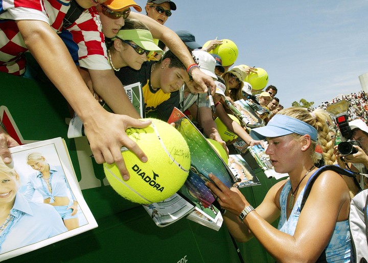 Amada. Anna Kournikova en Australia, poco antes de su retiro del tenis por una lesión en la espalda. Foto AFP PHOTO/William WEST