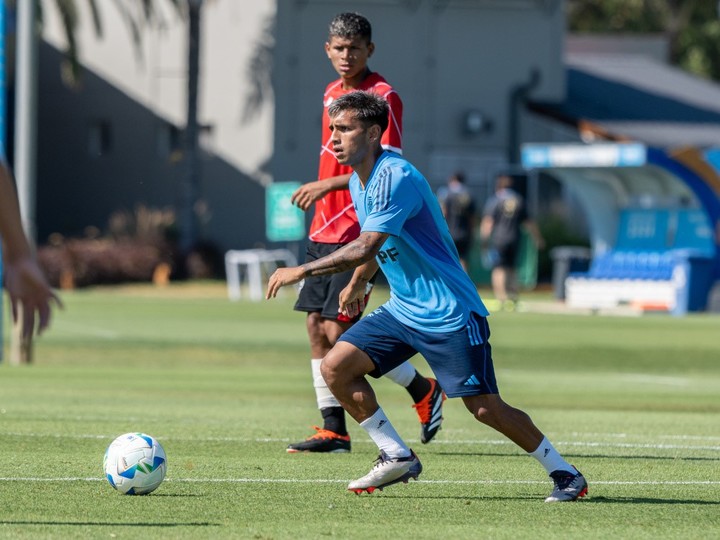 La Selección Argentina jugó un amistoso de preparación contra el selectivo de Huracán.