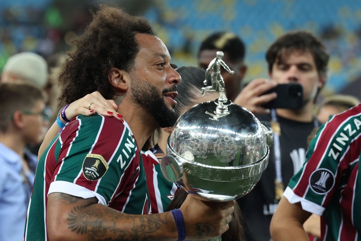 Marcelo con la Copa Libertadores 2023, la primera en la historia del club. Foto: Pablo PORCIUNCULA / AFP.