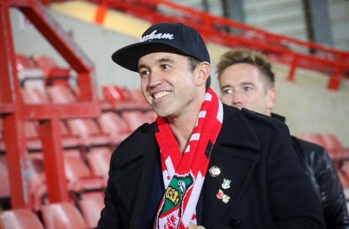 Rob McElhenney, al igual que Reynolds, también es un pilar en el ascenso del Wrexham hacia las grandes ligas inglesas.