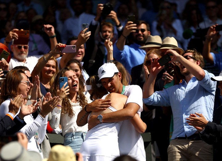 La celebración de Rybakina con Vukov tras ser campeona de Wimbledon. Foto: REUTERS/Hannah Mckay