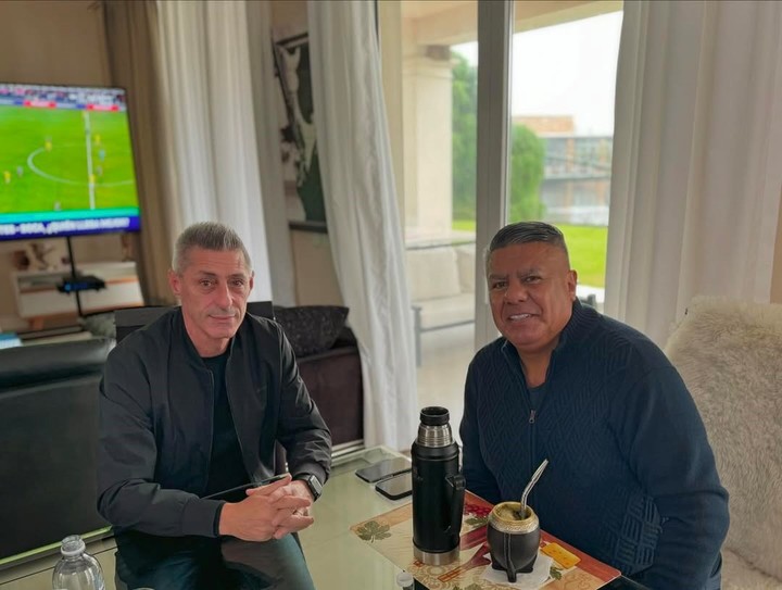 Cristian D'Amico, ex candidato a presidente de Newell's, junto a Chiqui Tapia. Foto: Instagram. 