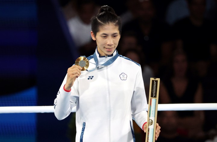 La boxeadora Lin Yu-ting ganó la medalla de oro en la categoría peso pluma. Al igual que Khelif, su participación fue cuestionada. 