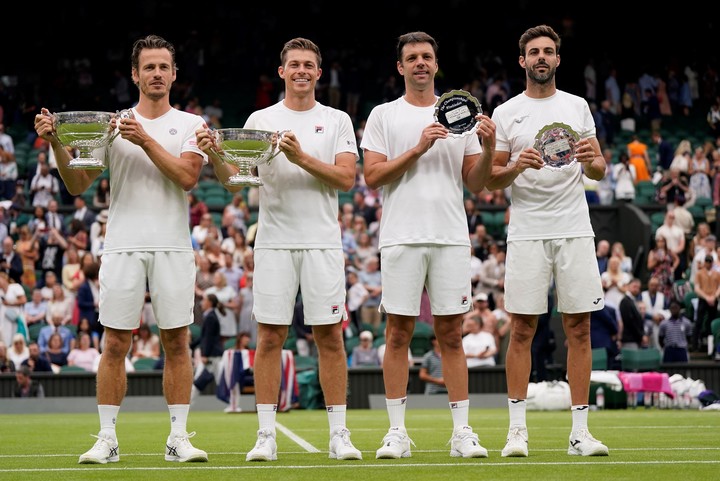 Koolhof, el primero de la izquierda, y Zeballos se enfrentaron en la final de Wimbledon 2023 y podrían verse las caras en la Copa Davis. Foto: AP/Alberto Pezzali