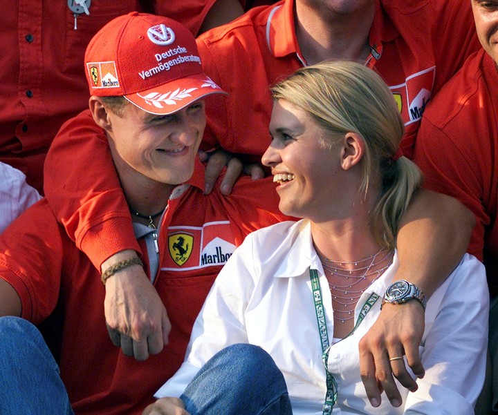 Michael Schumacher junto a su esposa Corinna . Foto AP / Daniel Maurer