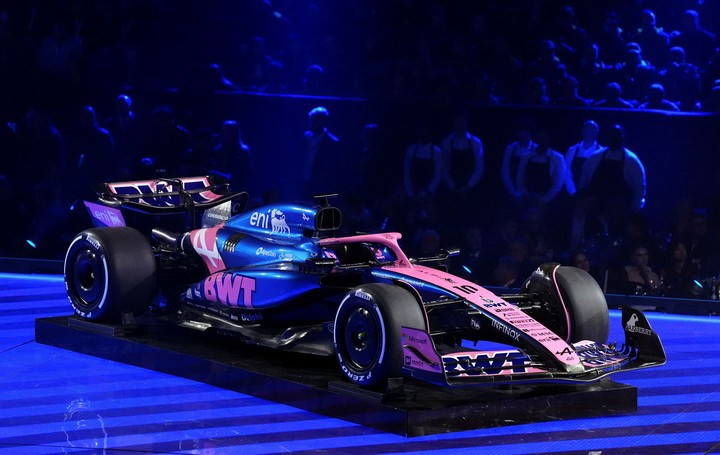 Un auto mucho más rosado para Alpine, el equipo de Franco Colapinto, en la temporada 2025 de la Fórmula 1. Foto: Bradley Collyer/PA via AP