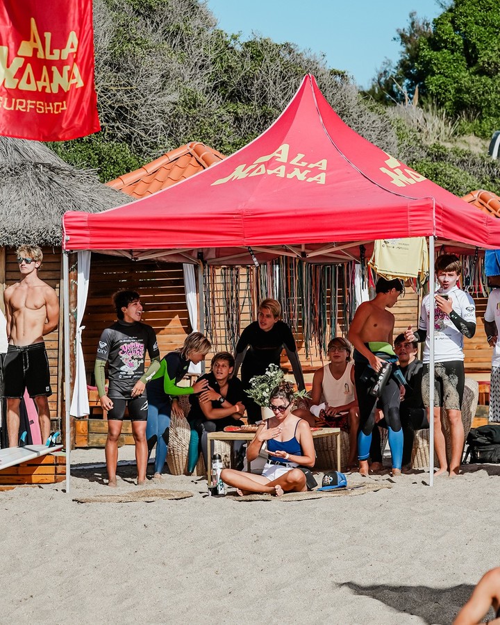 Los chicos se divirtieron en el torneo de surf Young Guns, además de competir.