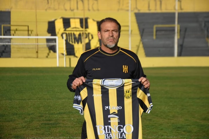 Gastón Lotito, DT de Olimpo.