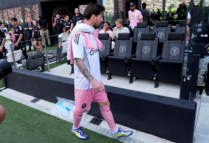 Lionel Messi estuvo en el banco y no sumó minutos el domingo en el partido ante Charlotte FC. Foto: Lynne Sladky / AP.