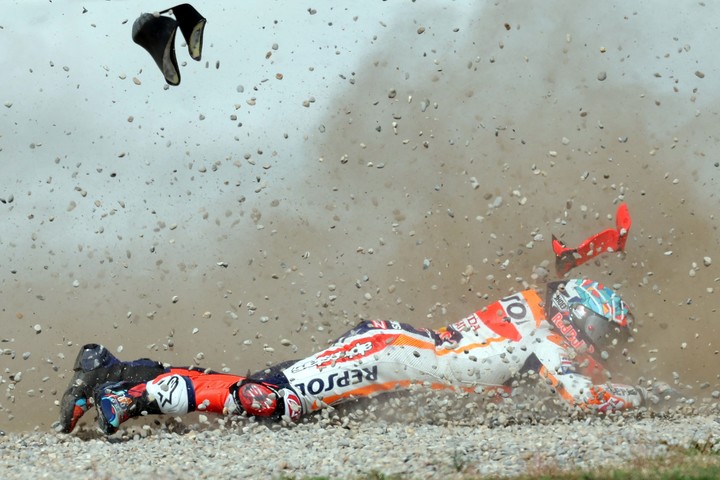 Márquez y una caída espectacular en Cataluña, en septiembre de 2023. Foto: AFP