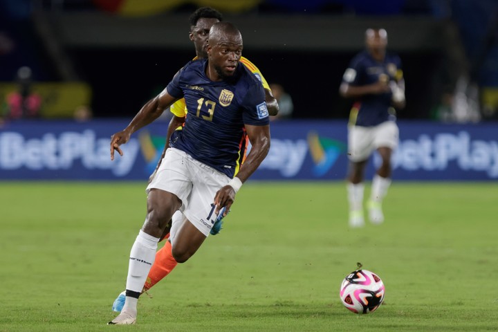 Enner Valencia ya aportó tres goles para Ecuador en estas eliminatorias. Foto: Ricardo Maldonado Rozo / EFE.