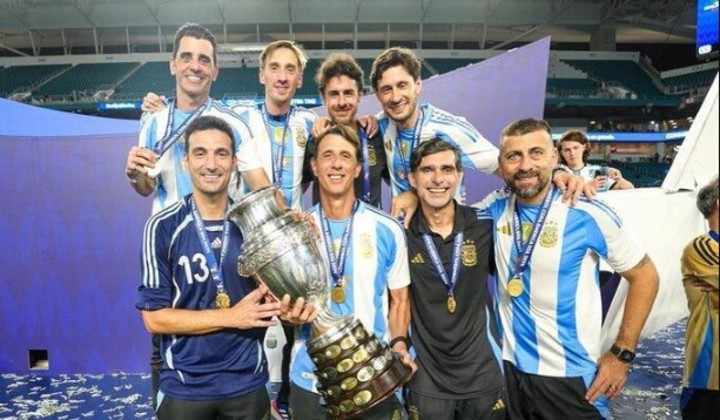 Lionel Scaloni y su cuerpo técnico festejan la obtención de la Copa América 2024, en Estados Unidos.