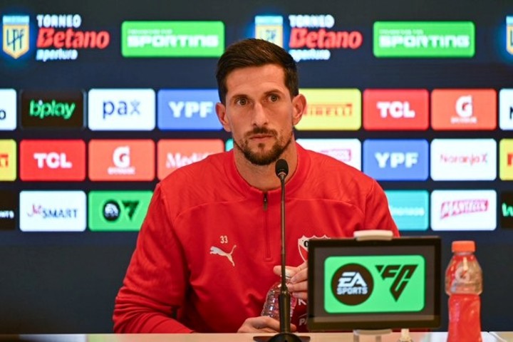 Rodrigo Rey y Gabriel Arias, arqueros y capitanes de Independiente y Racing. Foto: La Liga Profesional de Fútbol