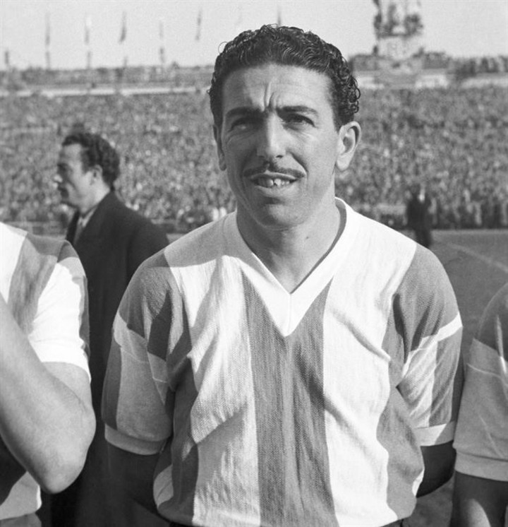 Angel Labruna con la camiseta de la Selección, fue autor del gol argentino en Montevideo en 1944. 