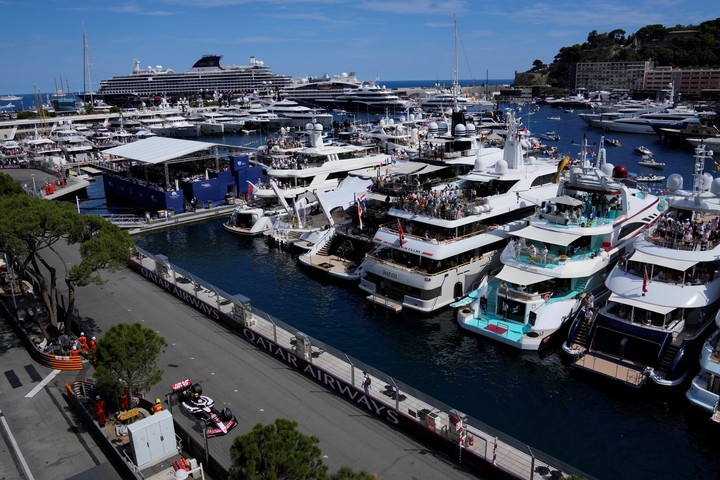 Otra postal del GP más glamoroso de la F1. Foto: AP