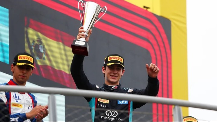 Franco Colapinto en lo más alto del podio en Monza en la Fórmula 3. Foto F3