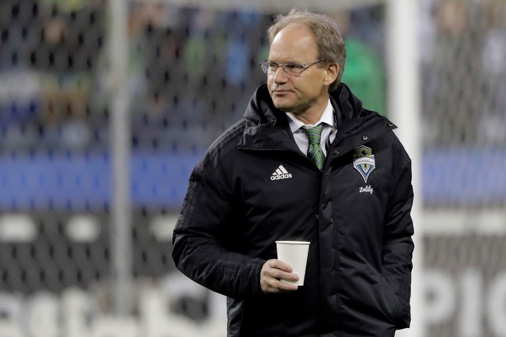 Brian Schmetzer, una leyenda en Seattle. Foto: AP Photo / Ted S. Warren.