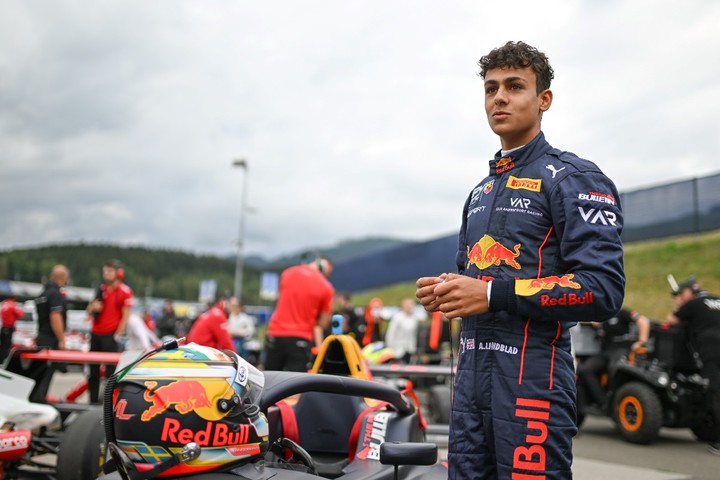 Arvid Lindblad recibió la autorización para correr en la F1 tras el pedido de la escudería austríaca. Foto: Red Bull