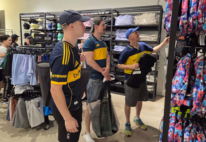 Uno de los outlet más populares de Miami se tiñó de azul y amarillo. Foto: Fernando de la Orden / Enviado Especial
