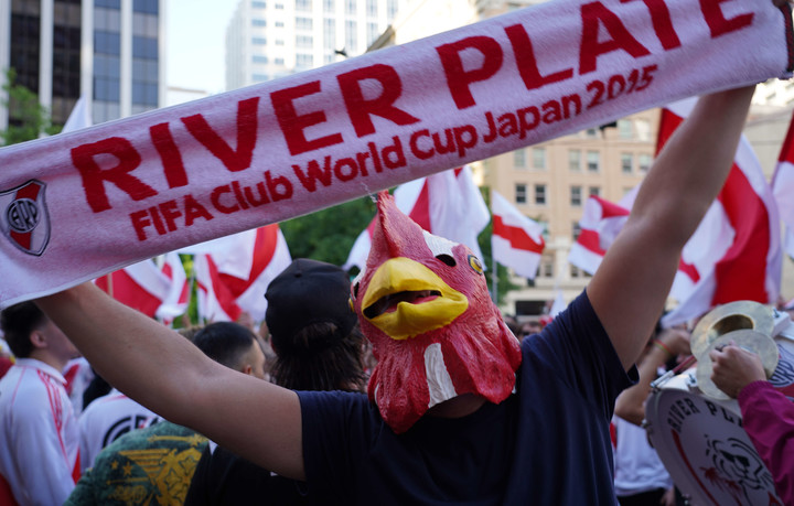 La locura de los hinchas de River, que ganó en el debut del Mundial de Clubes. Foto: Marcelo Ferreiro