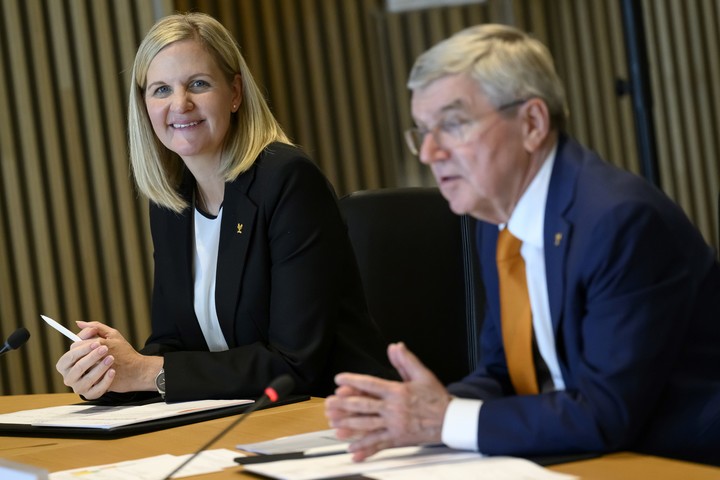 Coventry podría seguir el legado de Bach en el proceso de elección de las sedes de Juegos Olímpicos. Foto EFE/EPA/LAURENT GILLIERON