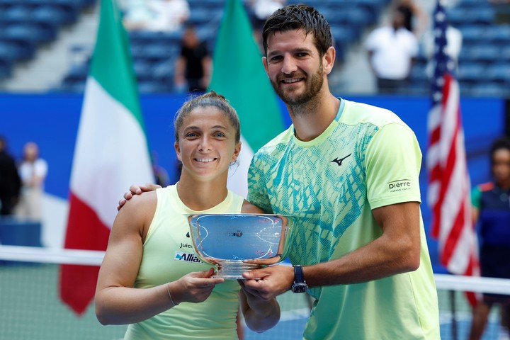 Errani y Vavassori, los campeones del año pasado, recibirán una wild card para defender el título. Foto EFE/EPA/JOHN G. MABANGLO