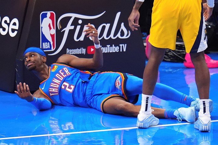 El canadiense Gilgeous-Alexander fue esta vez el claro vencedor del duelo estelar de bases con Tyrese Haliburton. Foto AP Photo/Julio Cortez