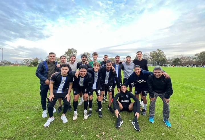El Pichi Escudero en la actualidad, dirigiendo a juveniles en el country Boca Ratón de Pilar