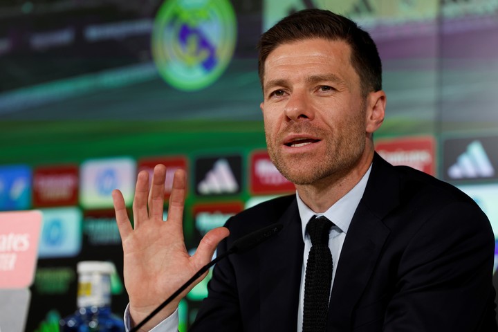 El nuevo entrenador del Real Madrid Xabi Alonso elogió a Franco Mastantuono. Foto: EFE